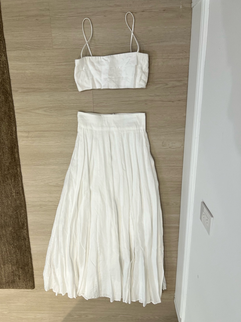 DISSH Aisle white linen crop top and long skirt set - Picture 7 of 10